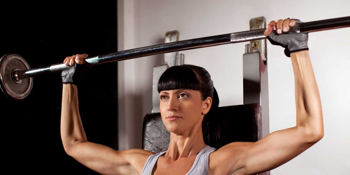 a Pro weightlifter woman weight lifting using wrist brace